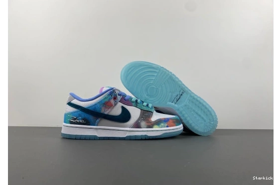 Laboratories Futura Nike Bleached Aqua SB Low Dunk 1225